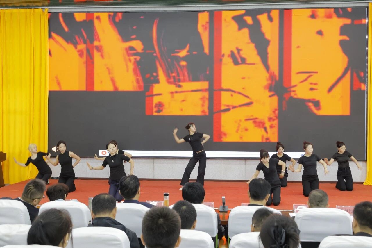 1782882458405144.jpg 顺利毕业